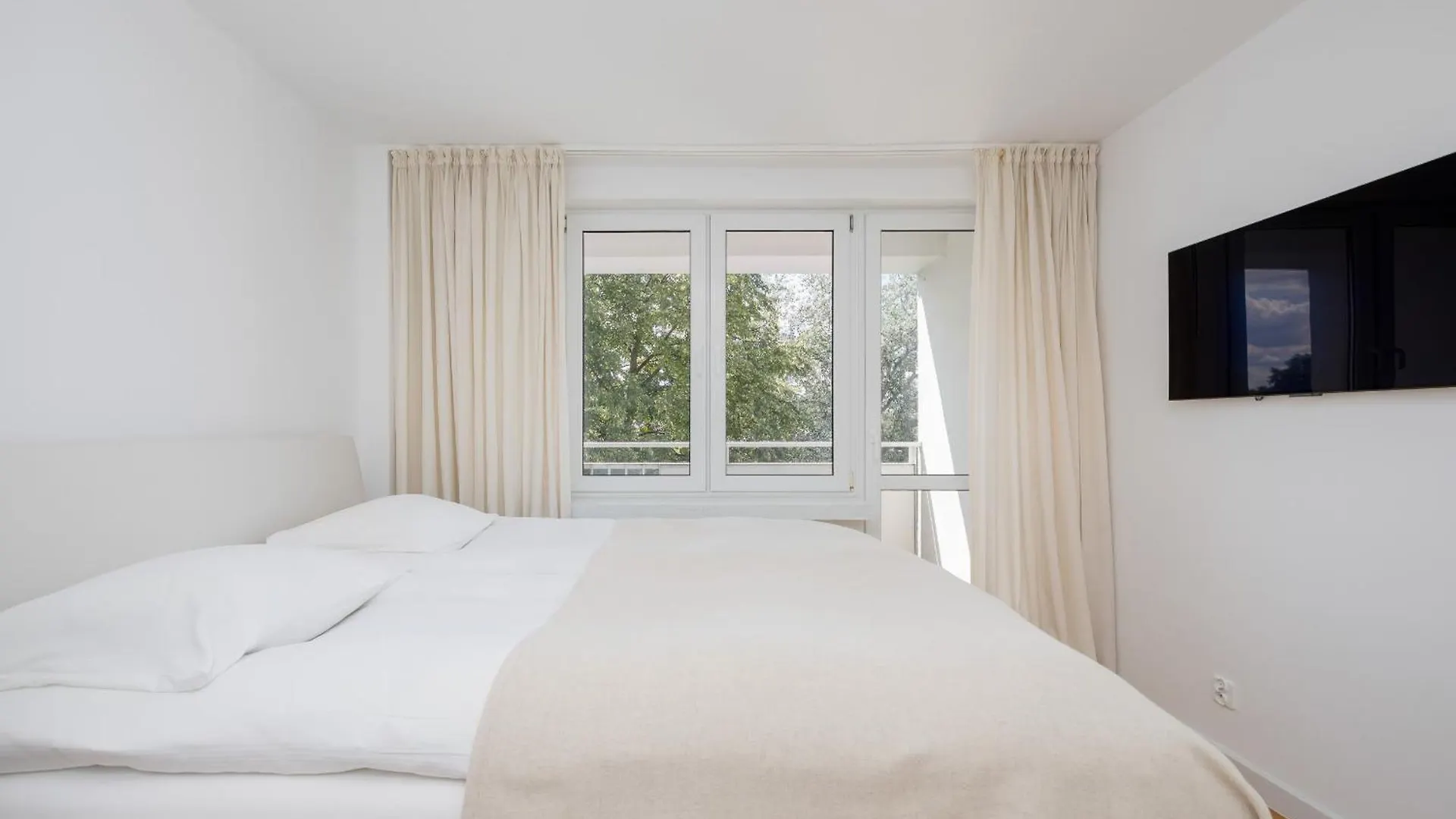 Bright Two-Bedroom Apartment By Rent Like Home Warsaw